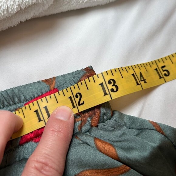 **sale**Pretty LittleThings Satin feel Cigarette Pants - Picture 8 of 11